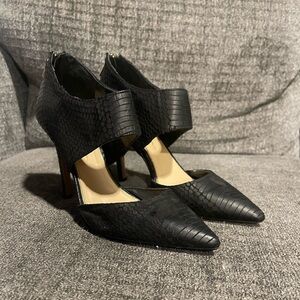 Jessica Simpson size 8 black heels